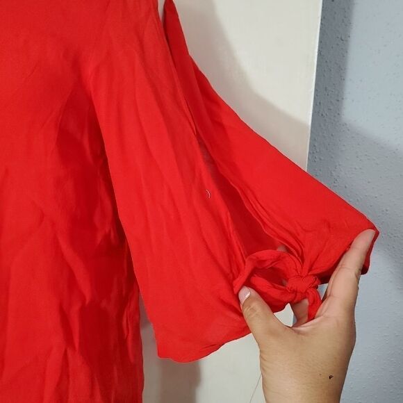 H&M blouse  - Picture 2 of 5